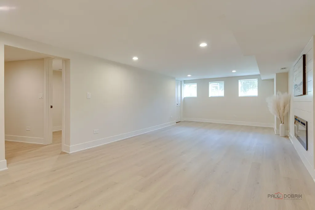 5748 West Eastwood Avenue Chicago IL 60630