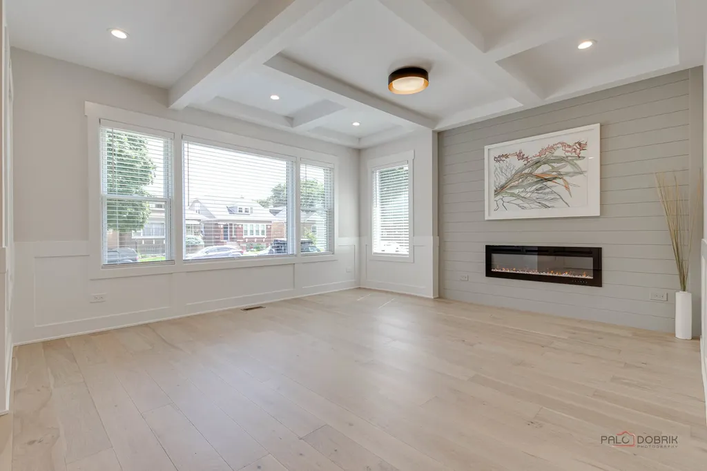 5748 West Eastwood Avenue Chicago IL 60630