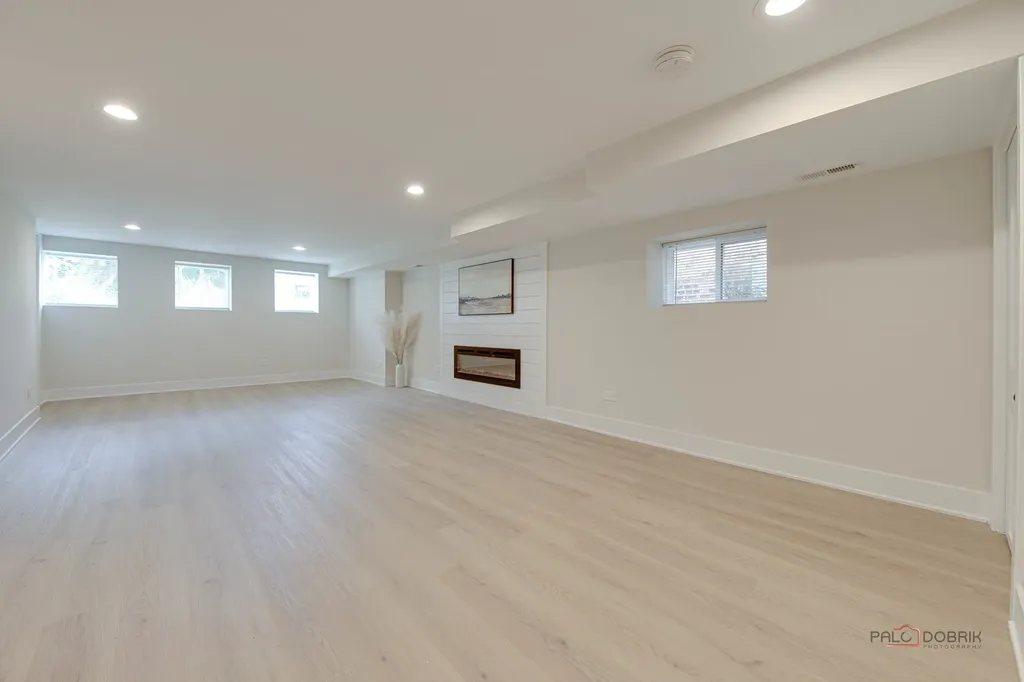 5748 West Eastwood Avenue Chicago IL 60630