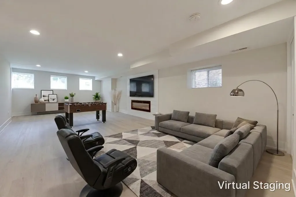 5748 West Eastwood Avenue Chicago IL 60630