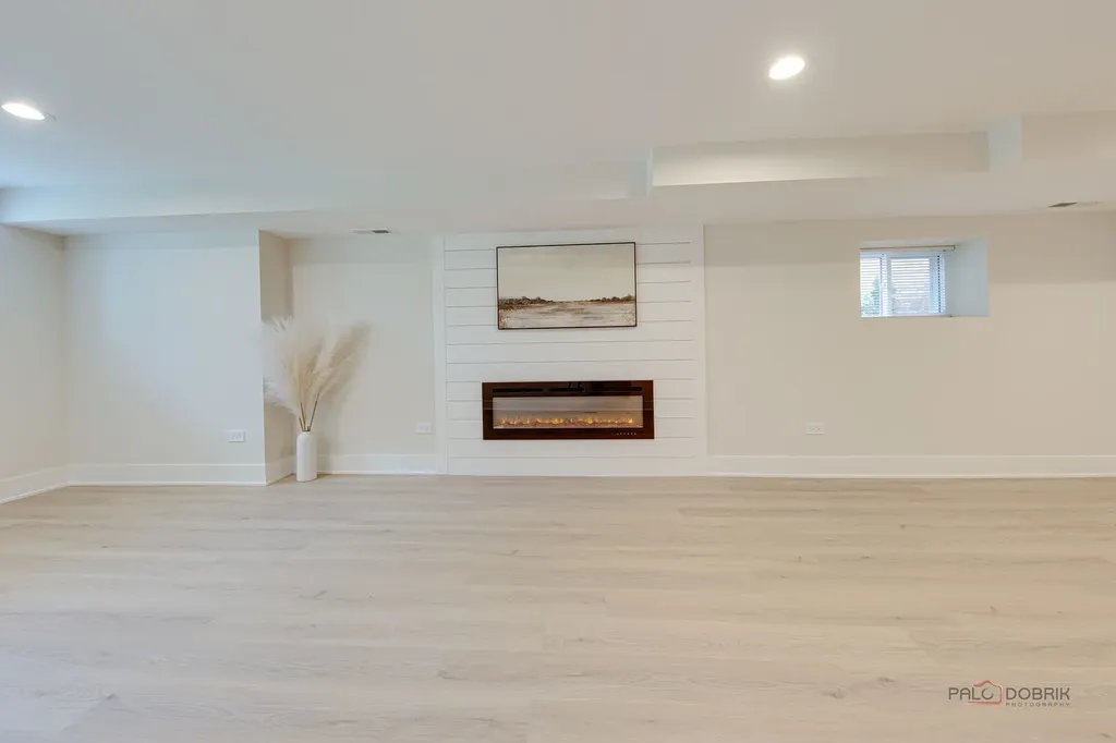 5748 West Eastwood Avenue Chicago IL 60630