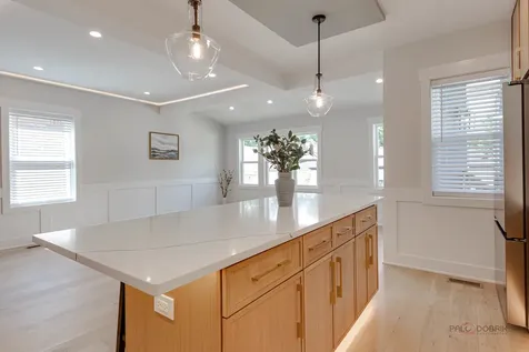 5748 West Eastwood Avenue Chicago IL 60630