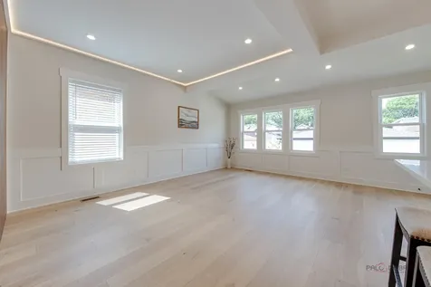5748 West Eastwood Avenue Chicago IL 60630