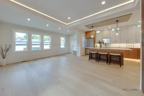 5748 West Eastwood Avenue Chicago IL 60630