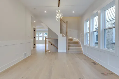 5748 West Eastwood Avenue Chicago IL 60630