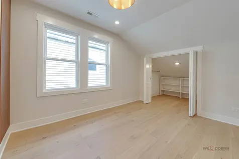 5748 West Eastwood Avenue Chicago IL 60630