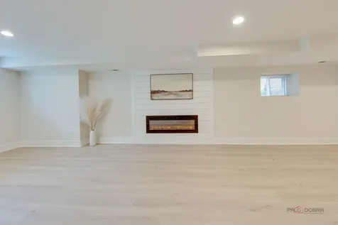 5748 West Eastwood Avenue Chicago IL 60630