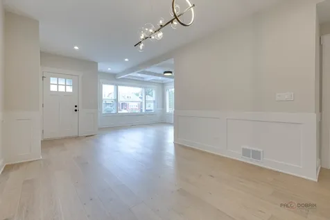 5748 West Eastwood Avenue Chicago IL 60630