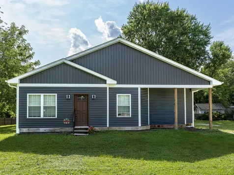 16 Grove Street Bristol IL 60512