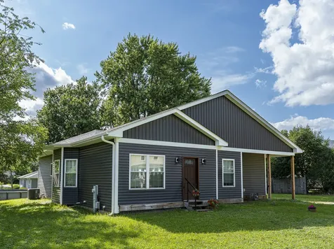 16 Grove Street Bristol IL 60512