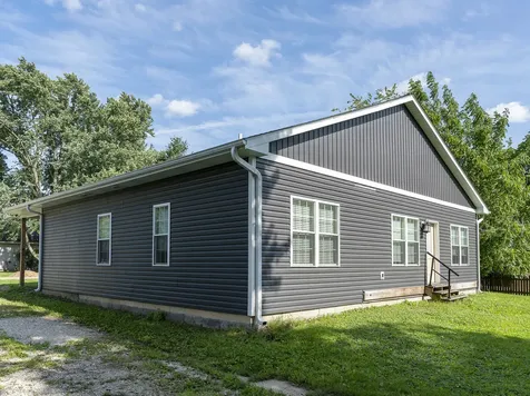 16 Grove Street Bristol IL 60512