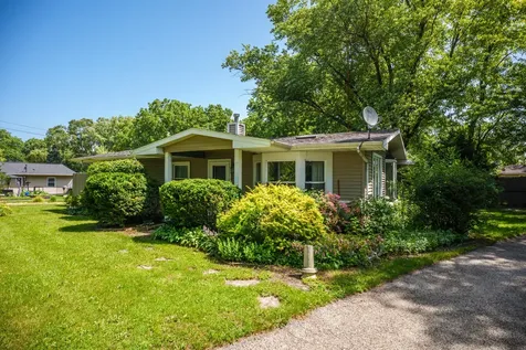 2108 Holly Court Mchenry IL 60051