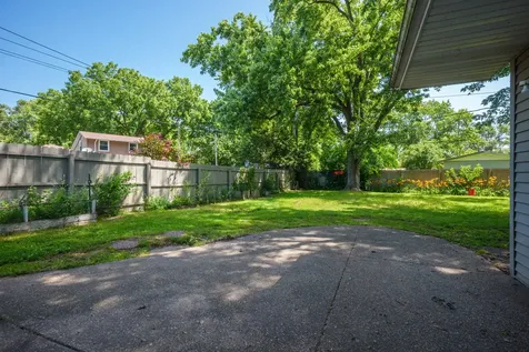 2108 Holly Court Mchenry IL 60051