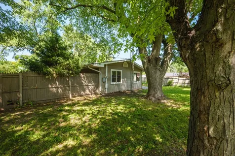 2108 Holly Court Mchenry IL 60051