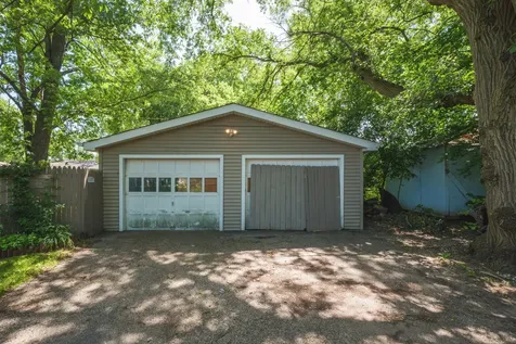 2108 Holly Court Mchenry IL 60051