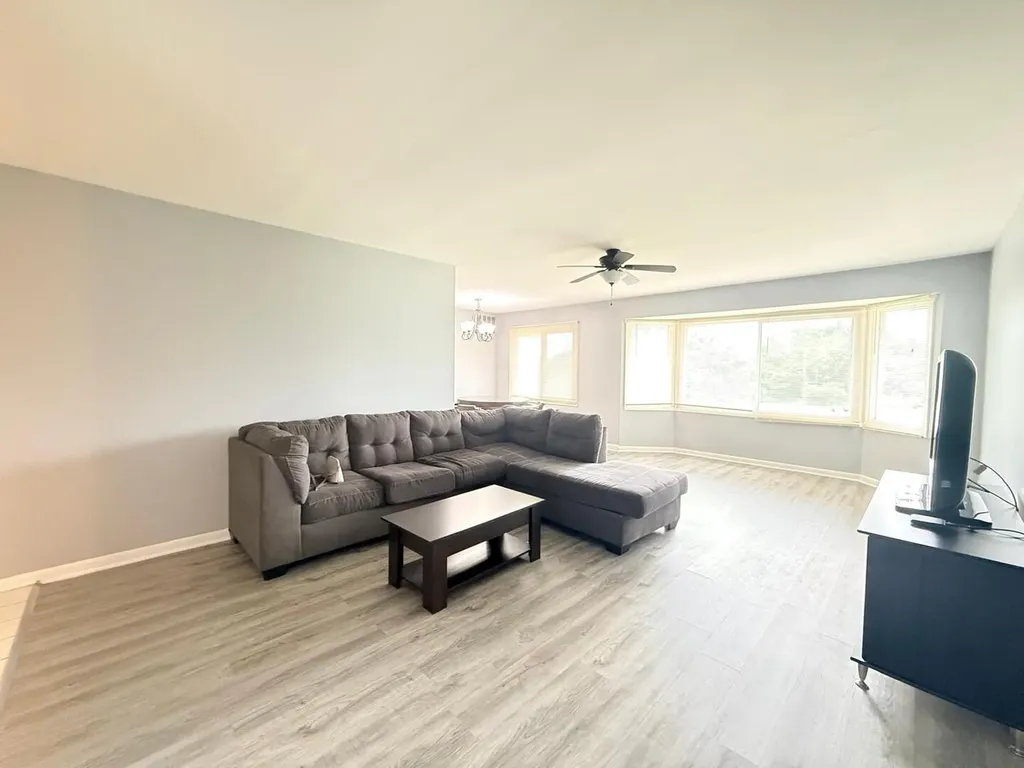 3108 Roberts Drive Woodridge IL 60517