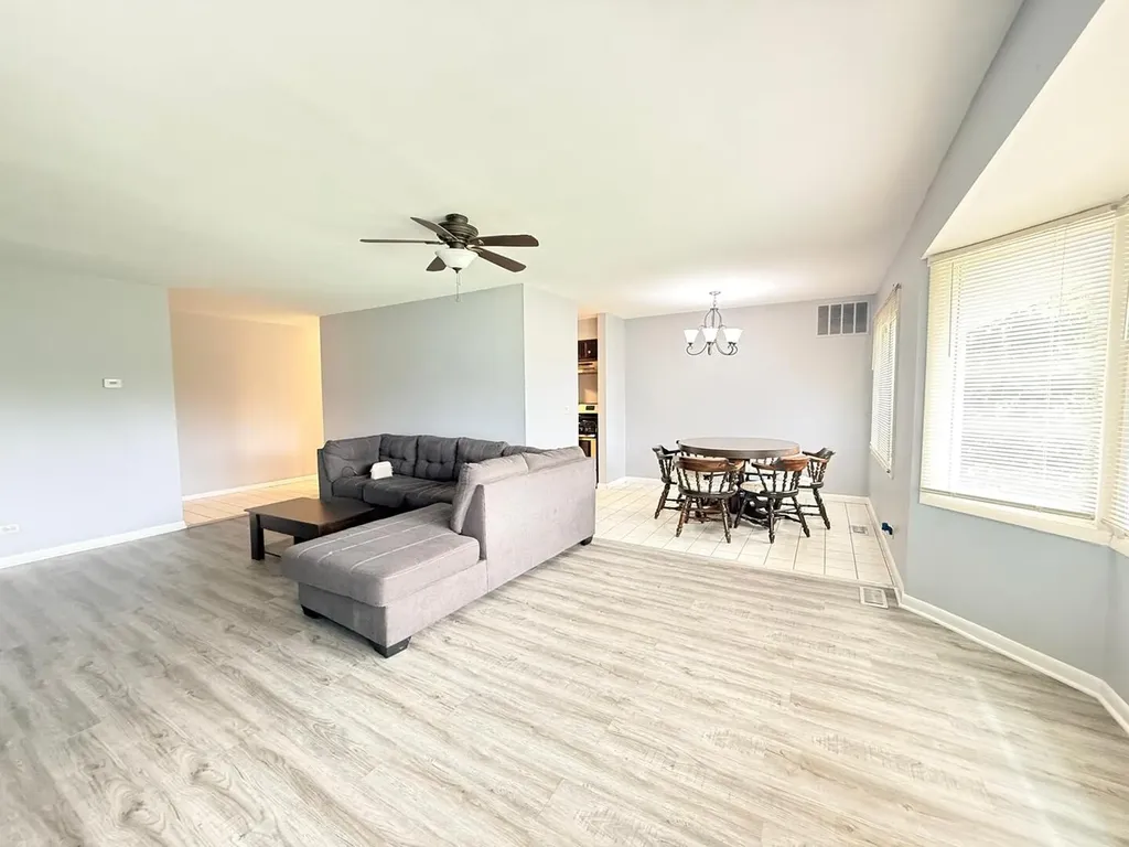 3108 Roberts Drive Woodridge IL 60517