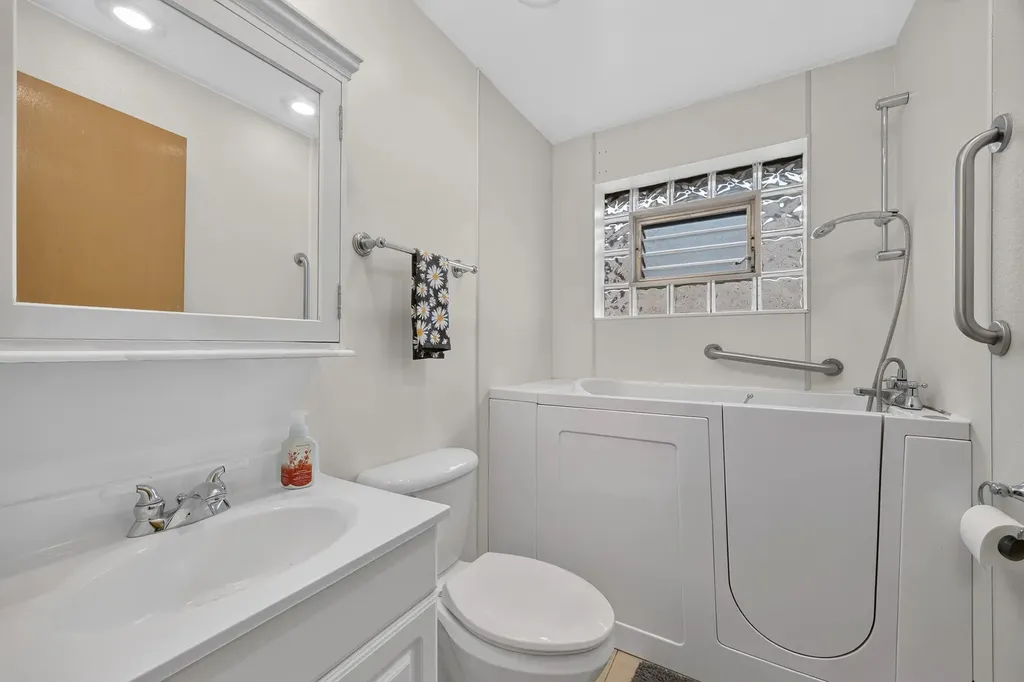 13157 South Green Bay Avenue Chicago IL 60633
