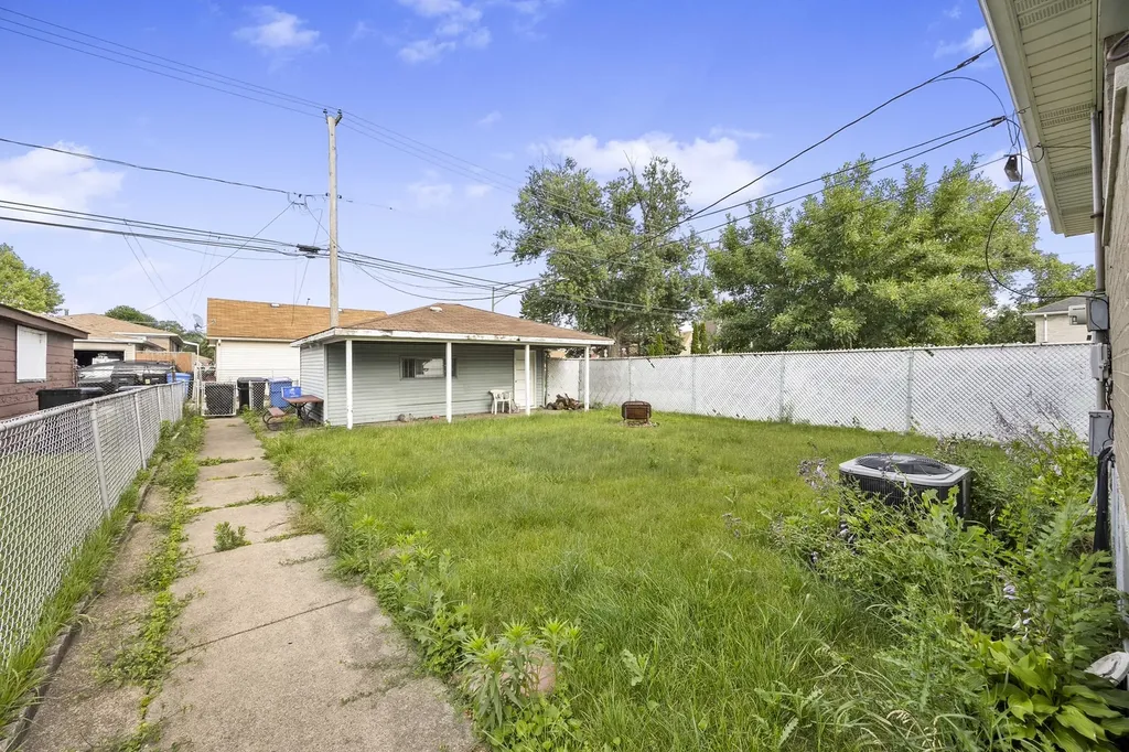 13157 South Green Bay Avenue Chicago IL 60633
