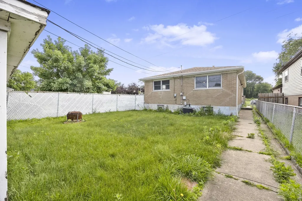 13157 South Green Bay Avenue Chicago IL 60633