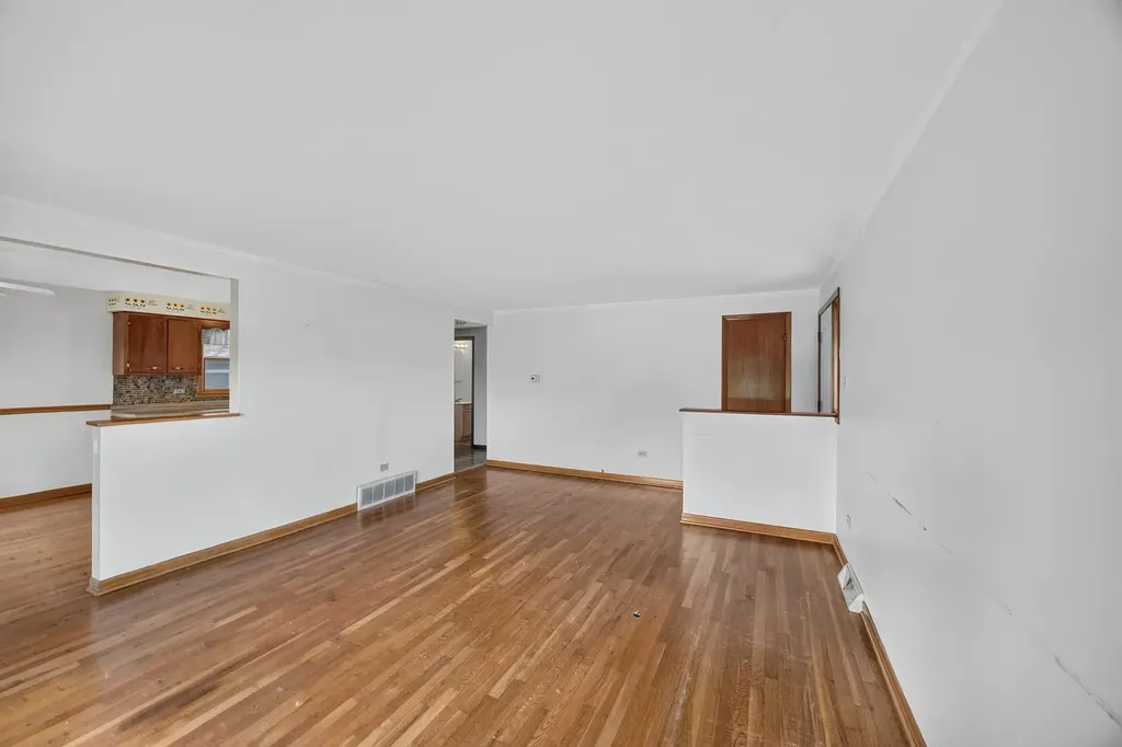 13157 South Green Bay Avenue Chicago IL 60633