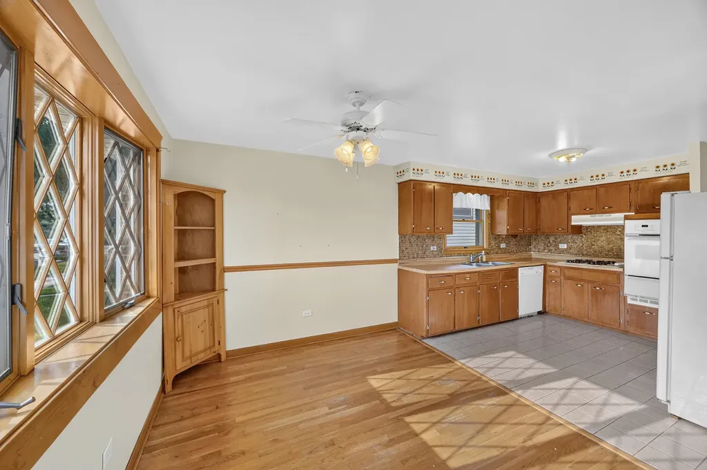 13157 South Green Bay Avenue Chicago IL 60633