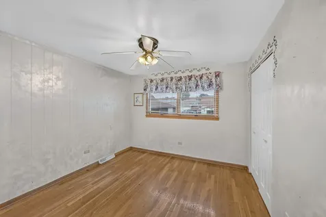 13157 South Green Bay Avenue Chicago IL 60633