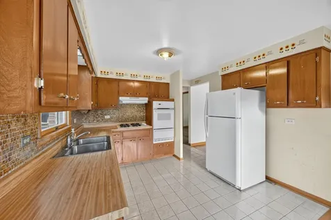13157 South Green Bay Avenue Chicago IL 60633