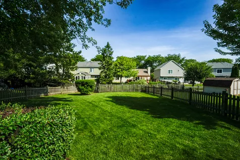 152 Knightsbridge Drive Mundelein IL 60060