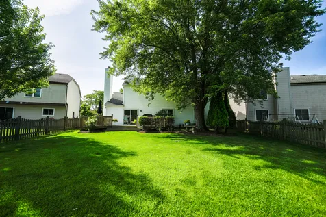 152 Knightsbridge Drive Mundelein IL 60060
