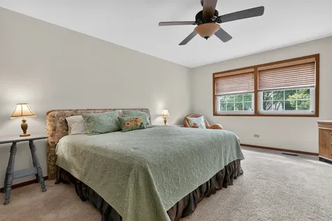 152 Knightsbridge Drive Mundelein IL 60060