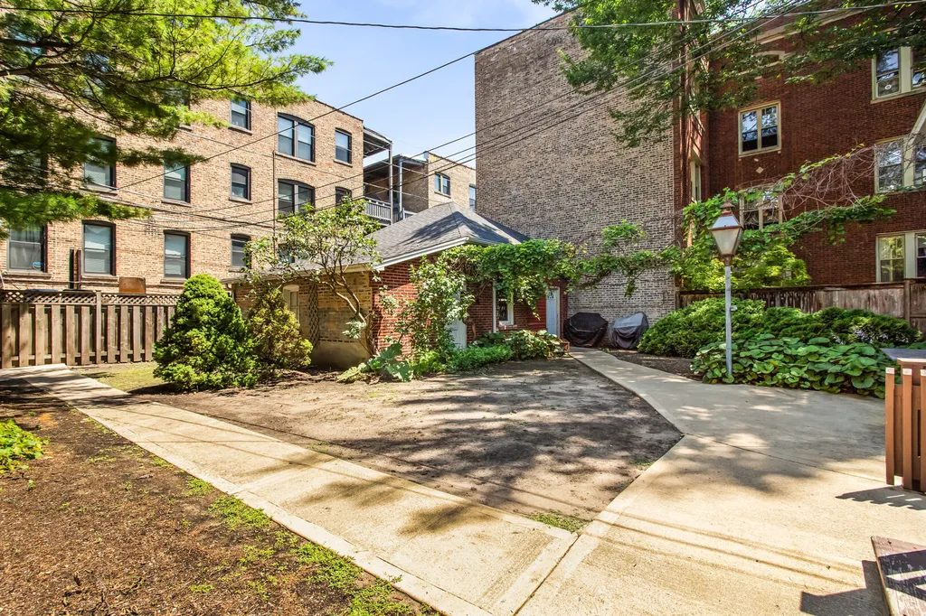1446 West Summerdale Avenue W Chicago IL 60640