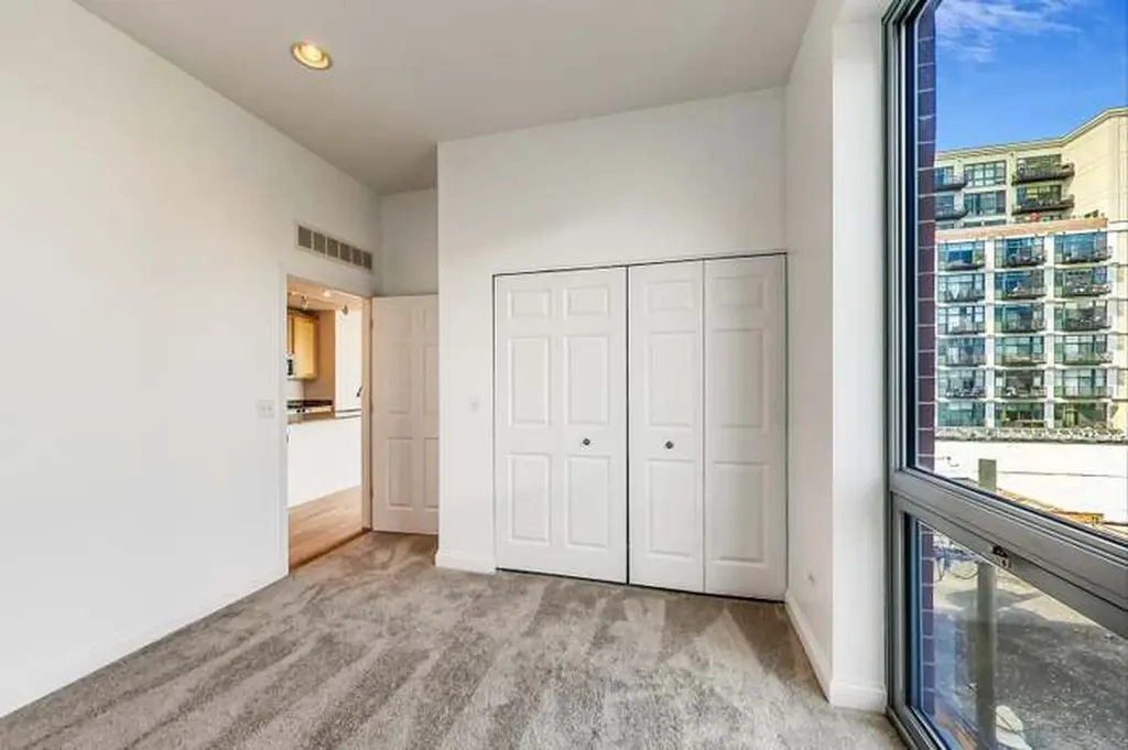 2035 South Indiana Avenue Chicago IL 60616