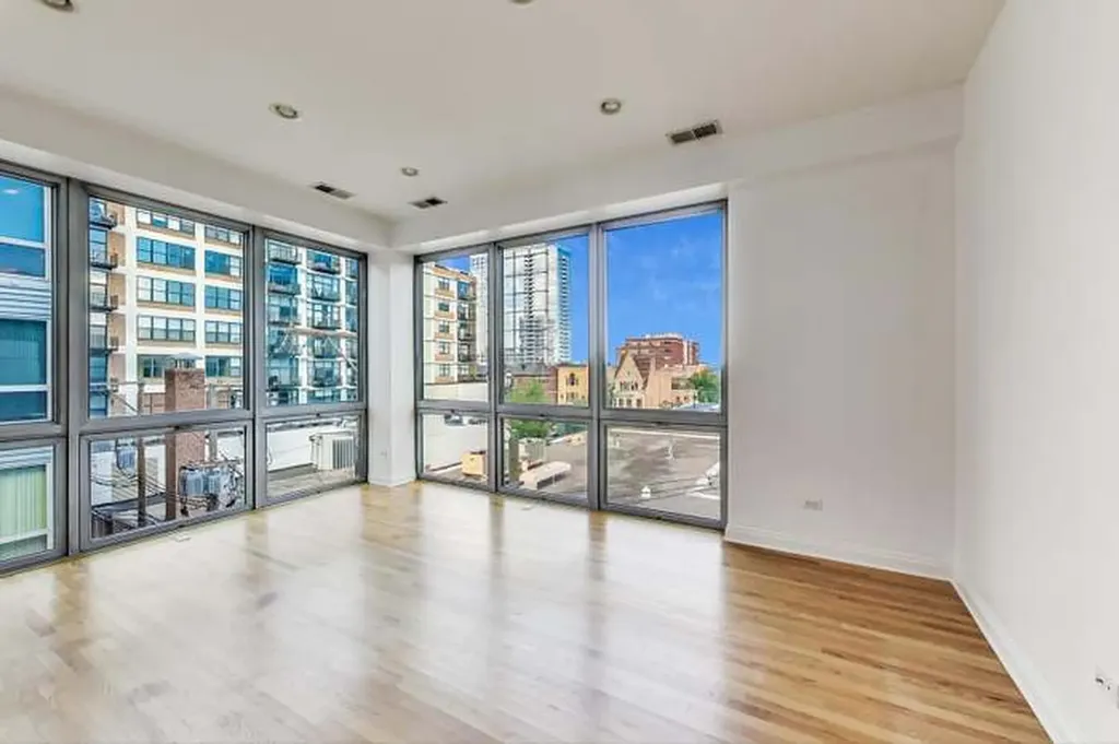2035 South Indiana Avenue Chicago IL 60616