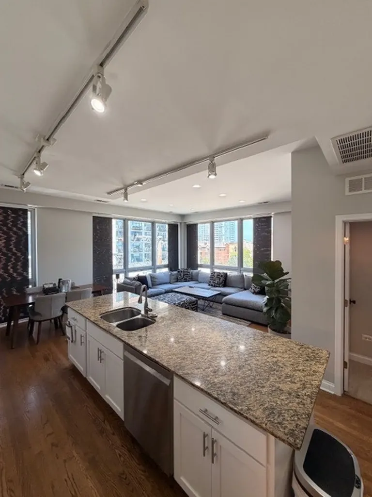 2035 South Indiana Avenue Chicago IL 60616