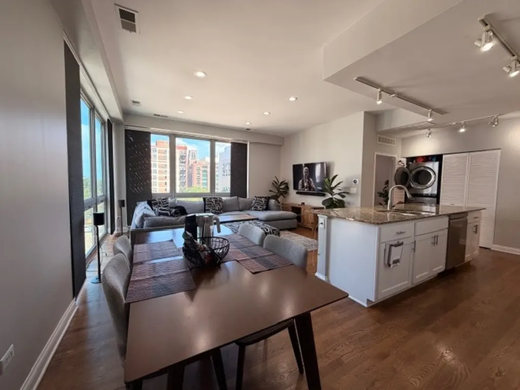 2035 South Indiana Avenue Chicago IL 60616
