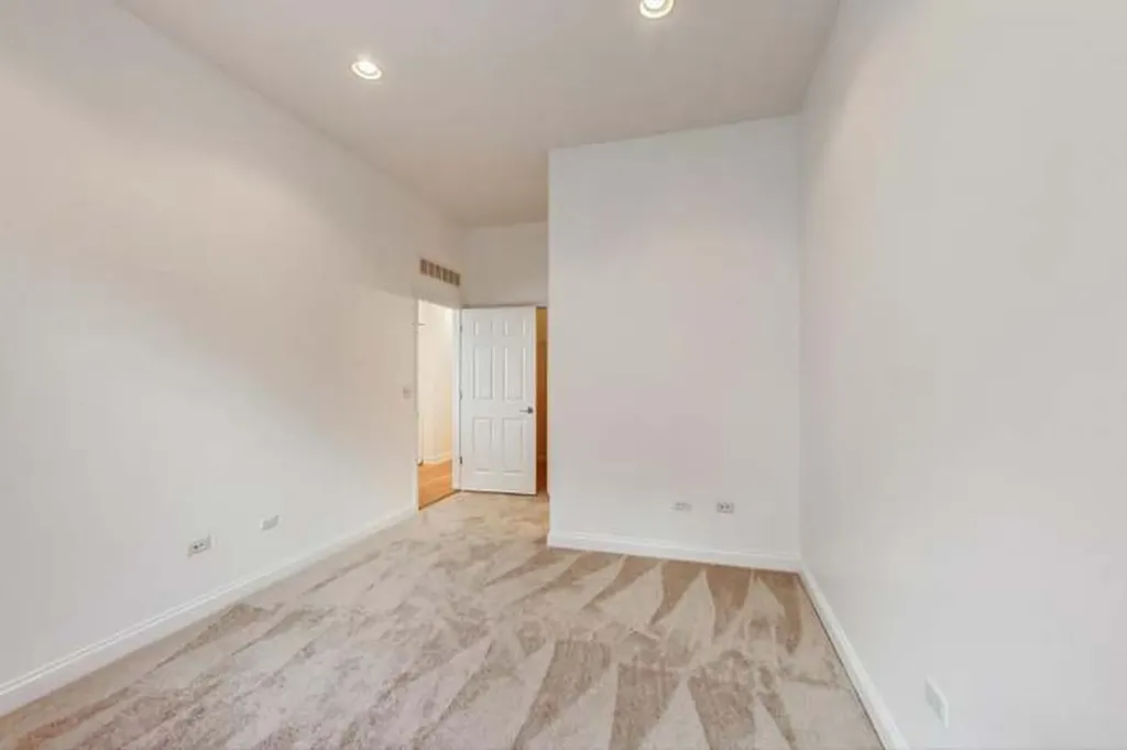 2035 South Indiana Avenue Chicago IL 60616