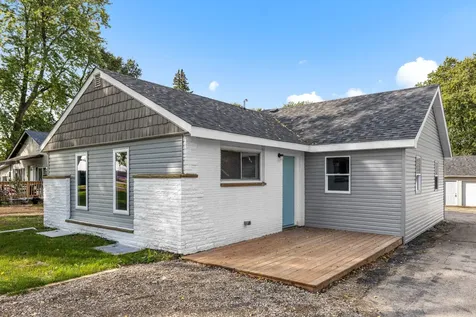 109 Raffel Road Woodstock IL 60098