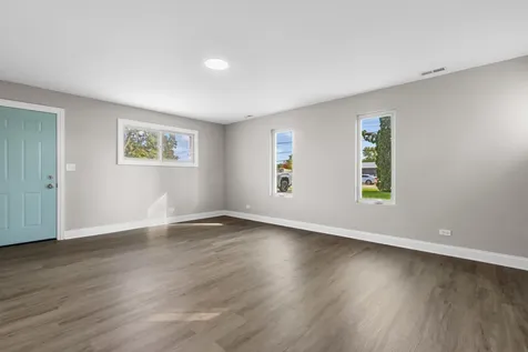 109 Raffel Road Woodstock IL 60098