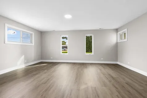 109 Raffel Road Woodstock IL 60098