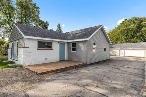109 Raffel Road Woodstock IL 60098