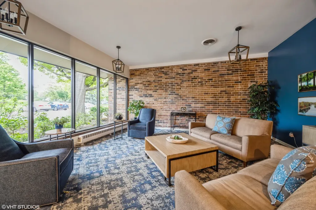 301 Lake Hinsdale Drive Willowbrook IL 60527