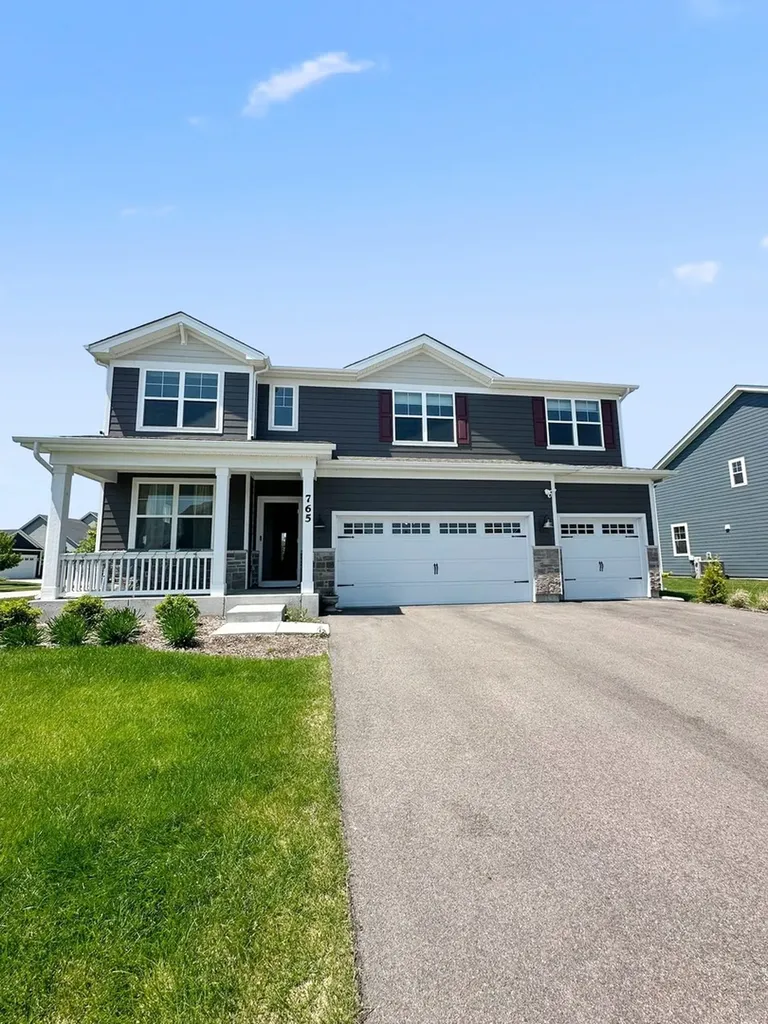 765 Kentshire Circle Elgin IL 60124