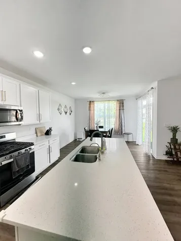 765 Kentshire Circle Elgin IL 60124