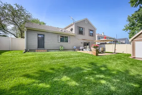 271 Hill Avenue Bartlett IL 60103