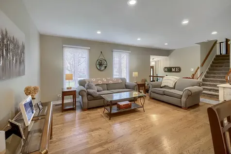 271 Hill Avenue Bartlett IL 60103