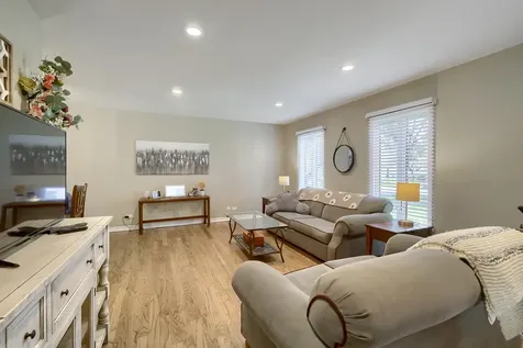 271 Hill Avenue Bartlett IL 60103