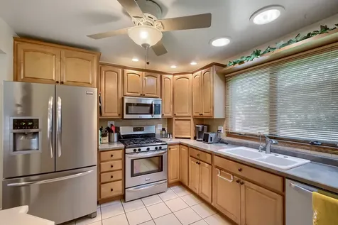 271 Hill Avenue Bartlett IL 60103