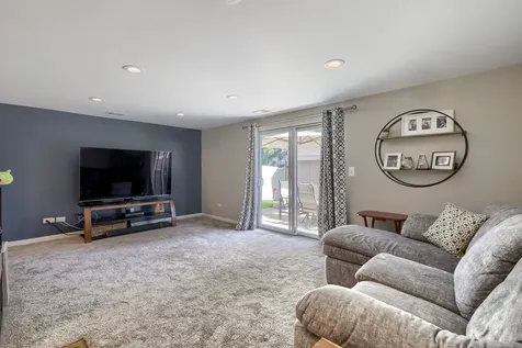 271 Hill Avenue Bartlett IL 60103