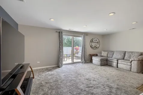 271 Hill Avenue Bartlett IL 60103